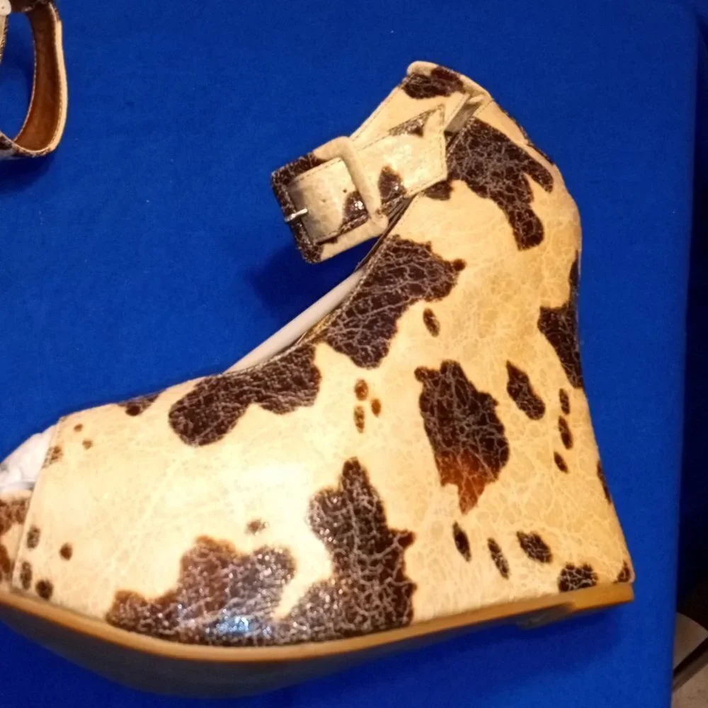 ESPADRILLE  WHEN THE COWS COME OUT WEDGE SANDAL ( BRAND NEW !!!! ) VERY  RARE !
